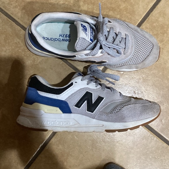 New balance Shoes - Picture 7 of 16